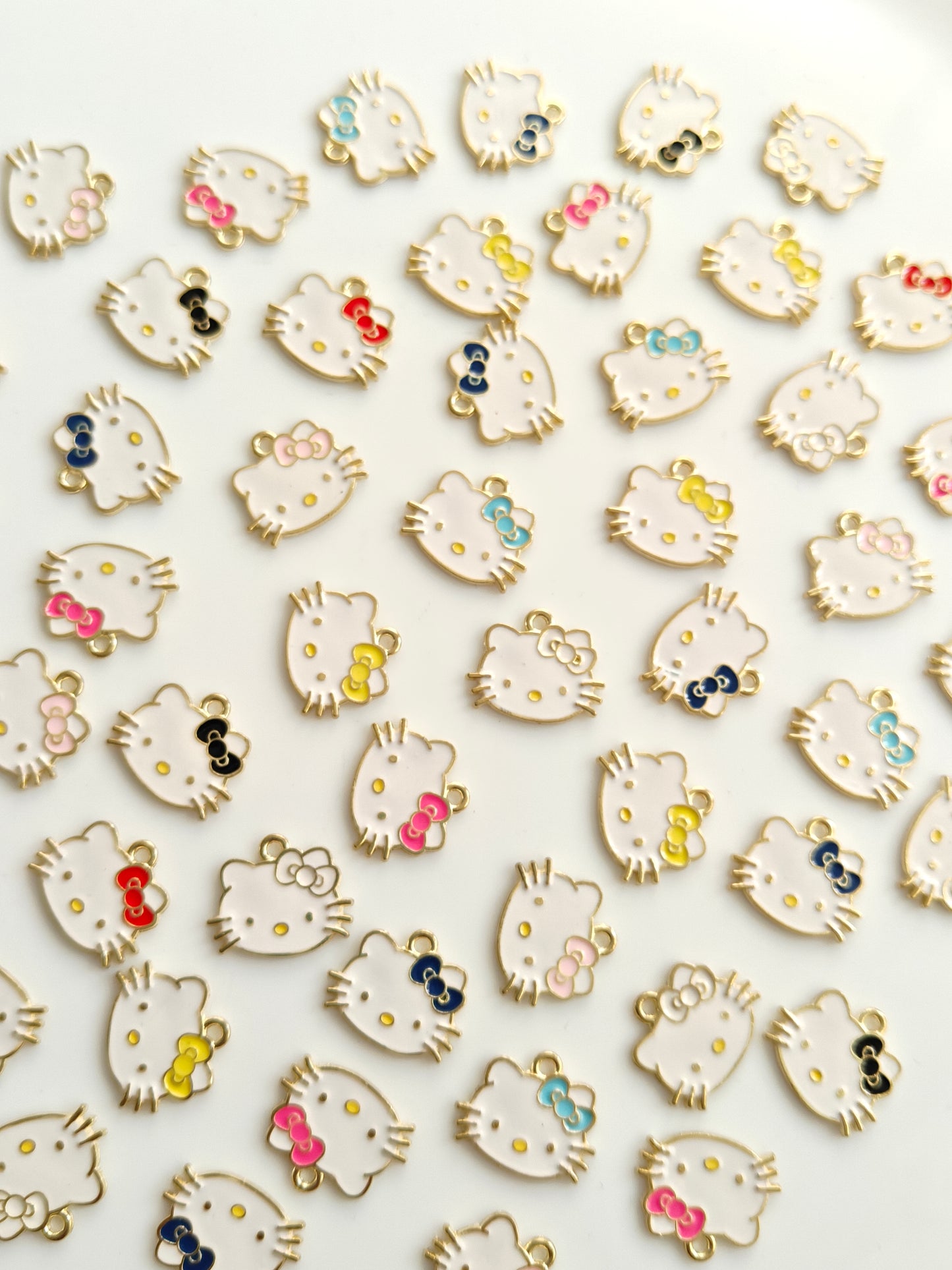 Kitty Face Enamel Charm - 1 Piece