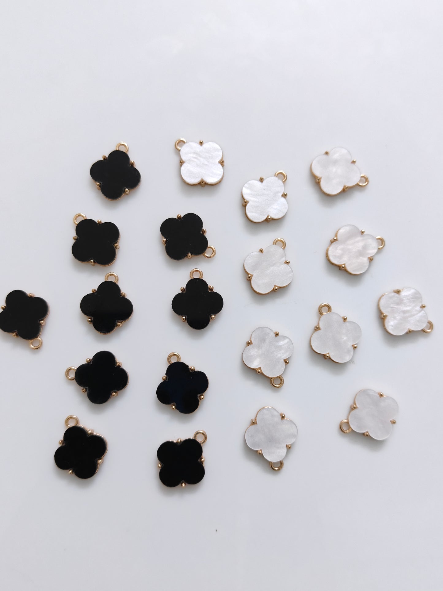 Clover Enamel Charm - 1 Piece