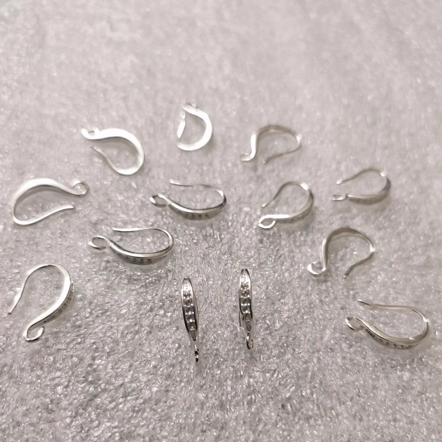Clasp Cut Hooks - 1 Pair - Design 1