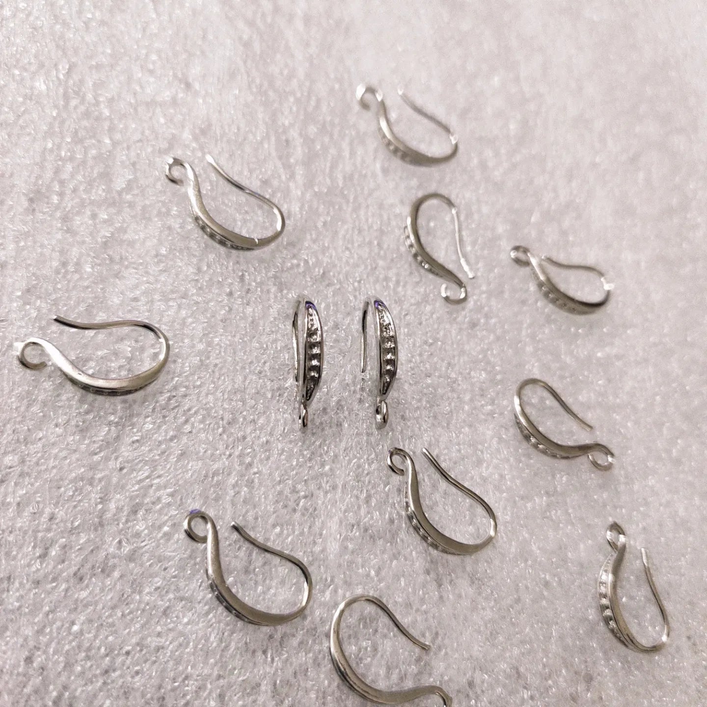 Clasp Cut Hooks - 1 Pair - Design 1