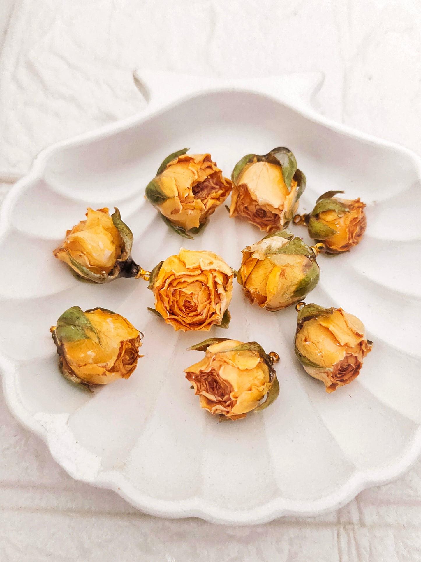 Rose Buds Yellow 15-25mm - 1 Piece