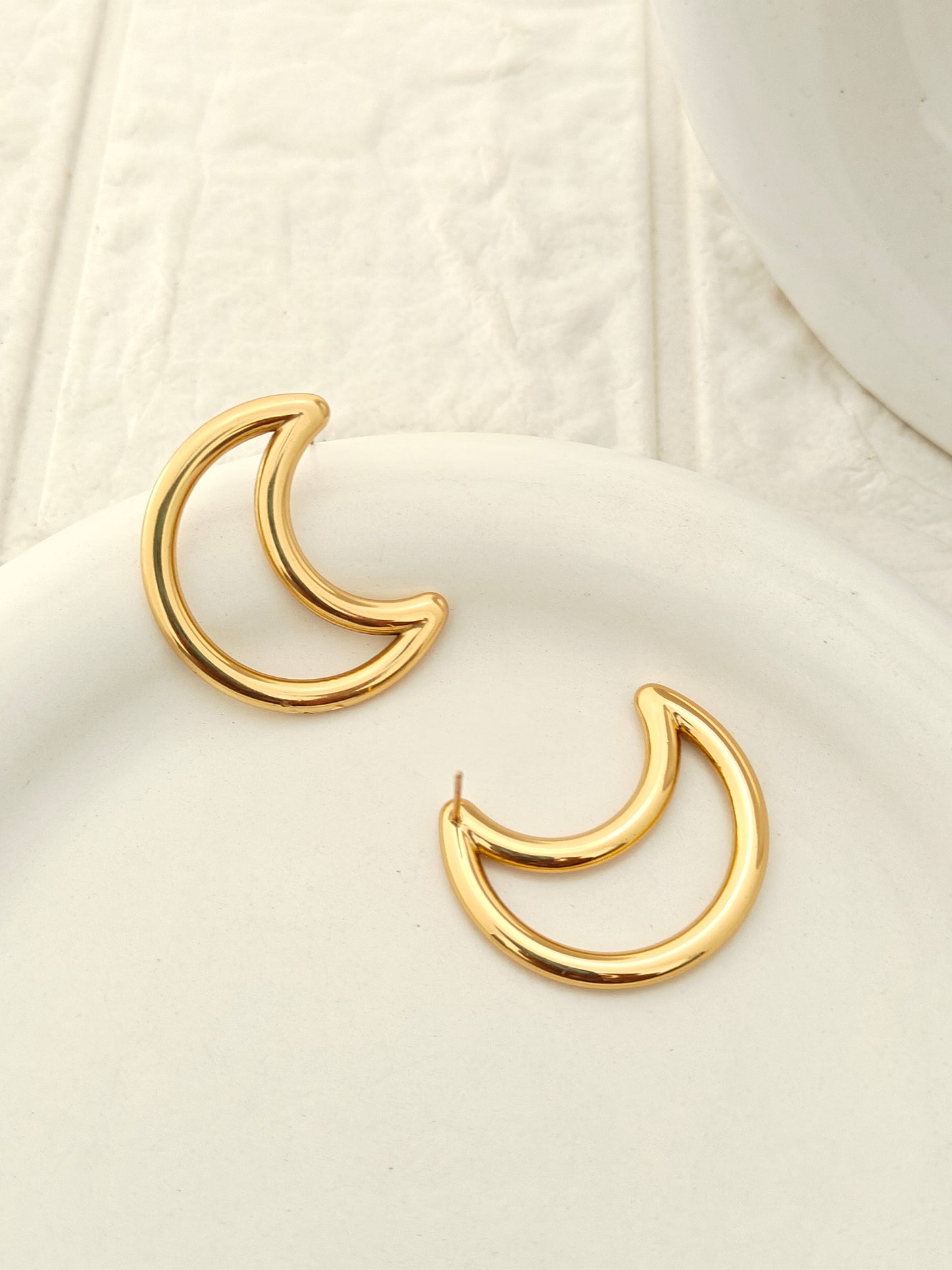 Crescent Hollow Studs