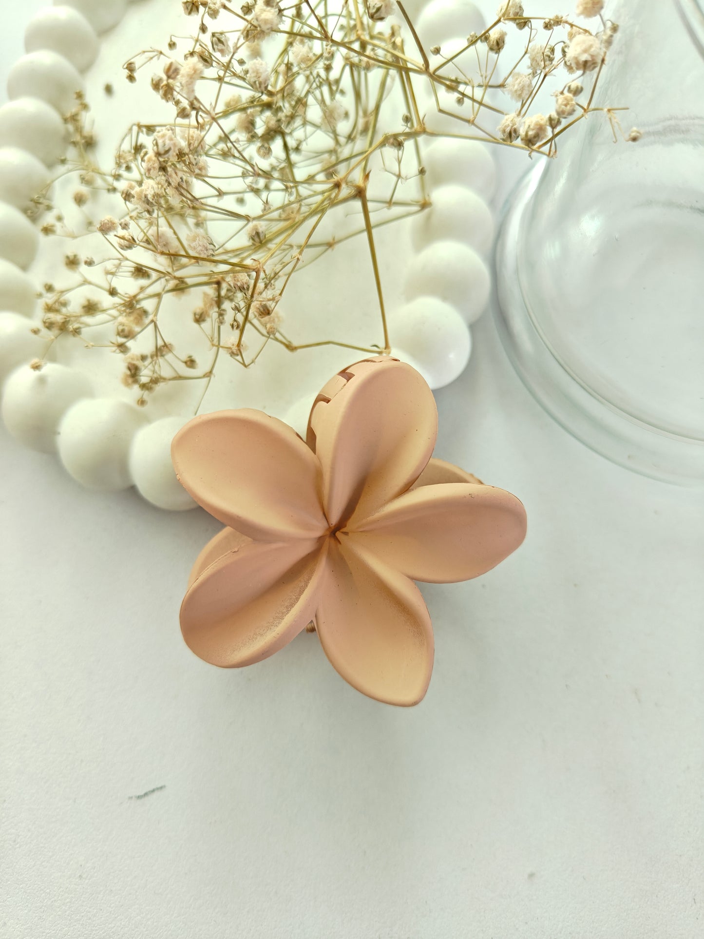 Matte Daisy Claw - Mid Size