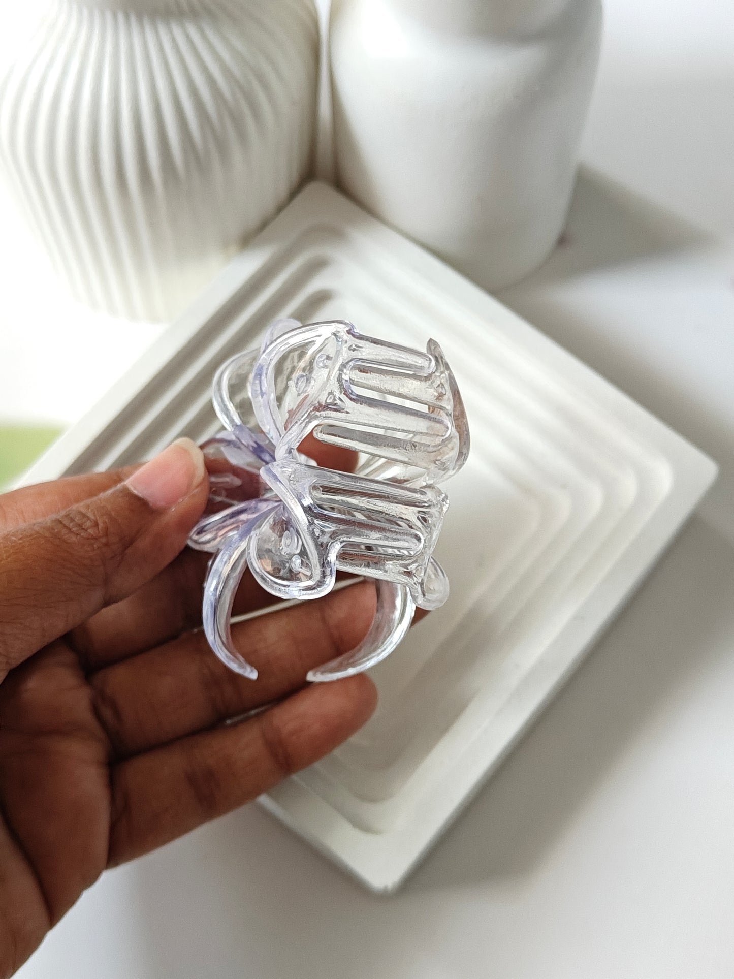 Transparent Daisy Claw - Mid Size