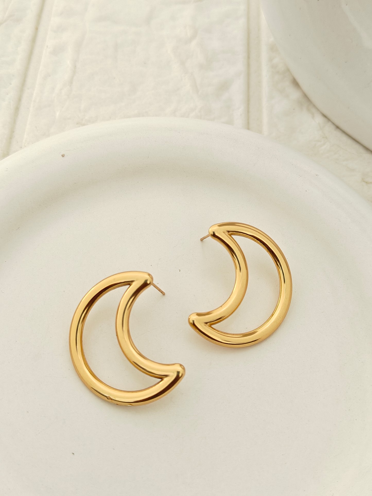 Crescent Hollow Studs