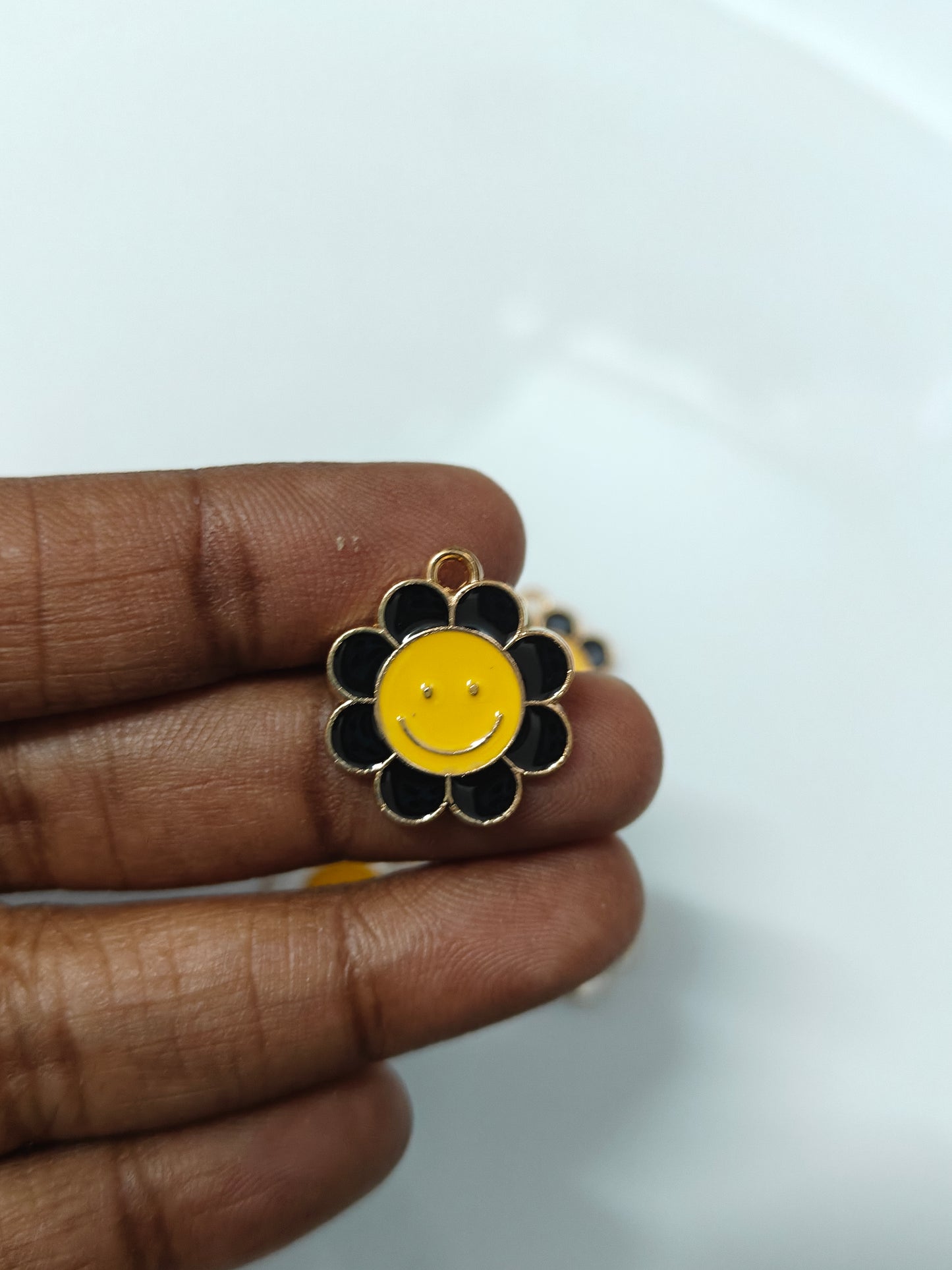 Smiley Flower Charm - 1 Piece