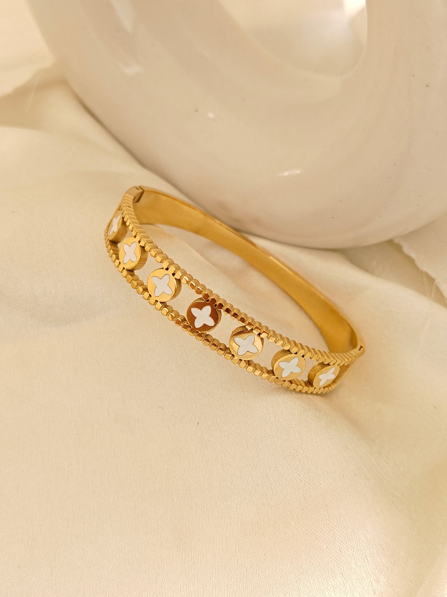 White Clovelle Kada