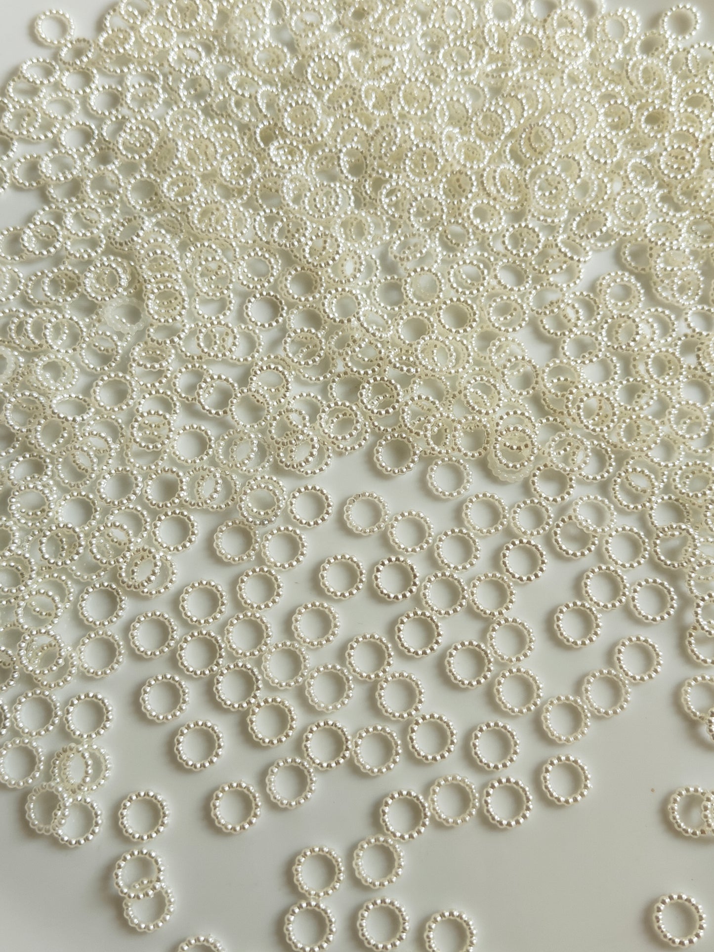 Circle Pearl Beads - 10g (approx. 160-170 pieces)