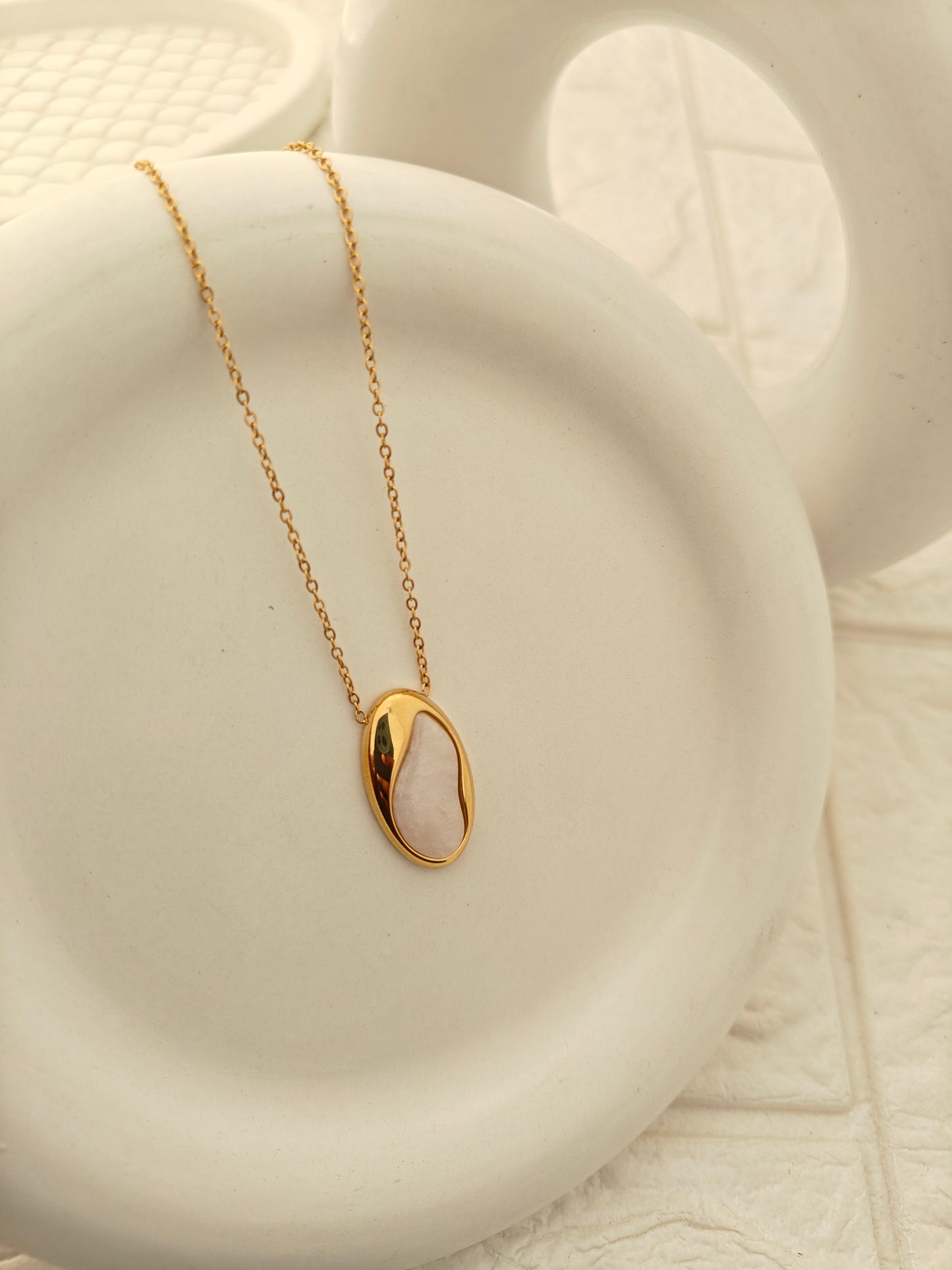Ethereal Oval Pendant