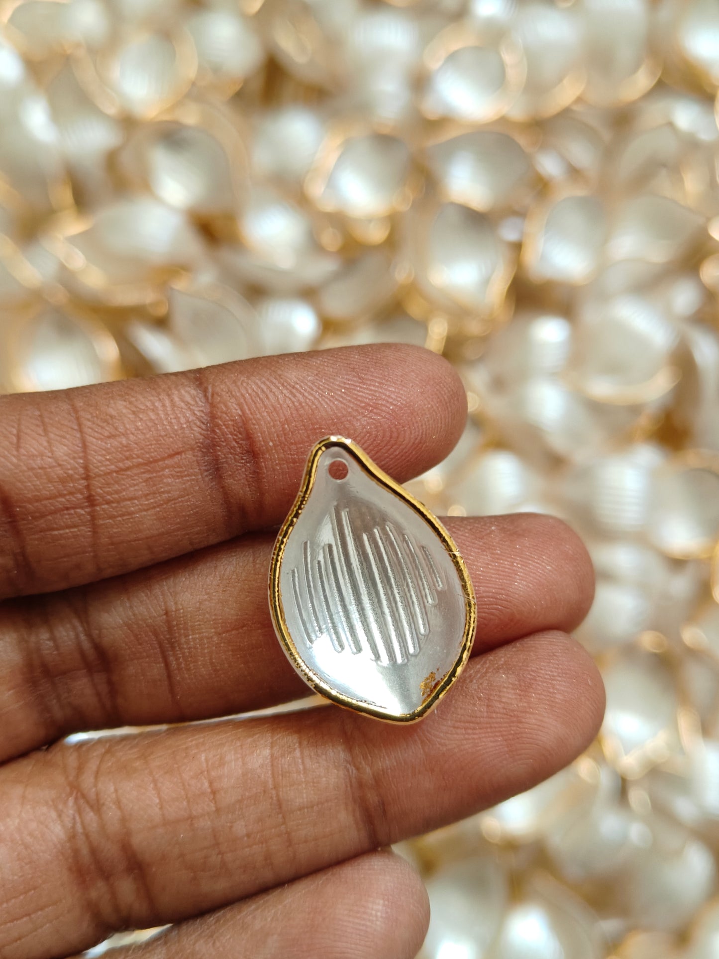Acrylic Flower Petal White - 10g (30 pcs approx)