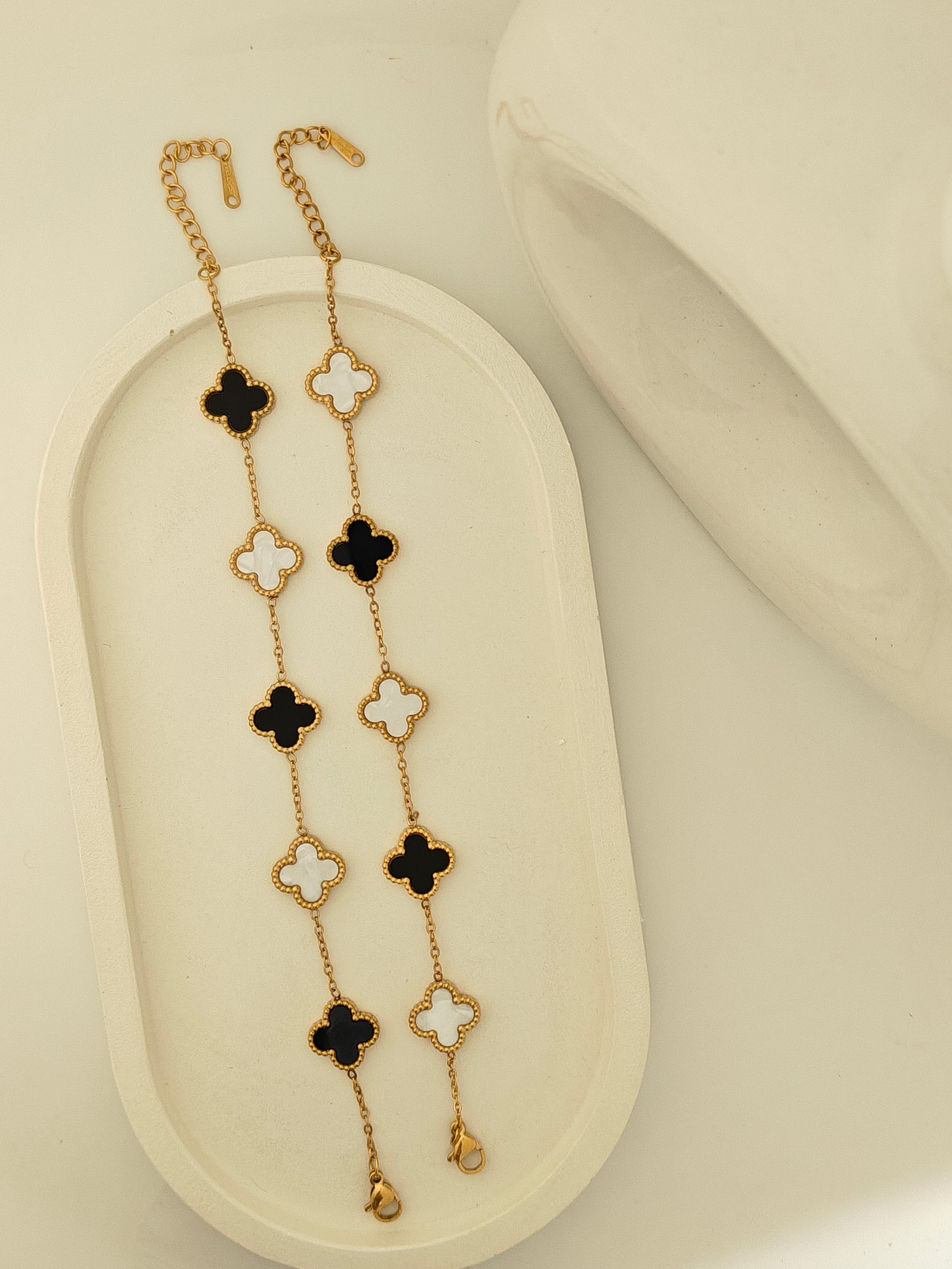 Dual Shade Reversible Clover Bracelet