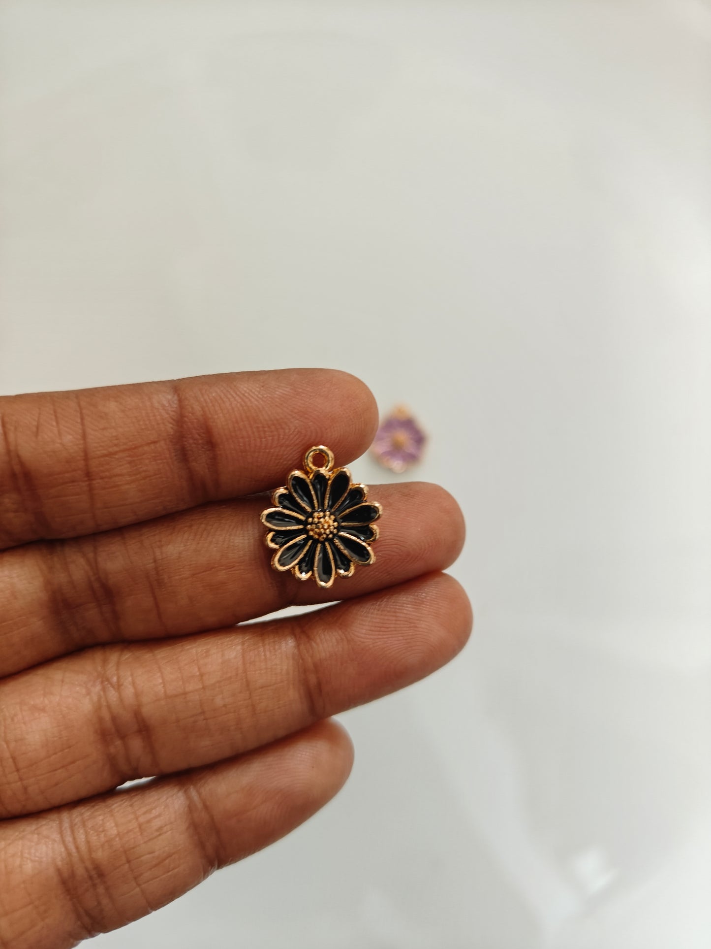 Daisy Charm - 1 Piece