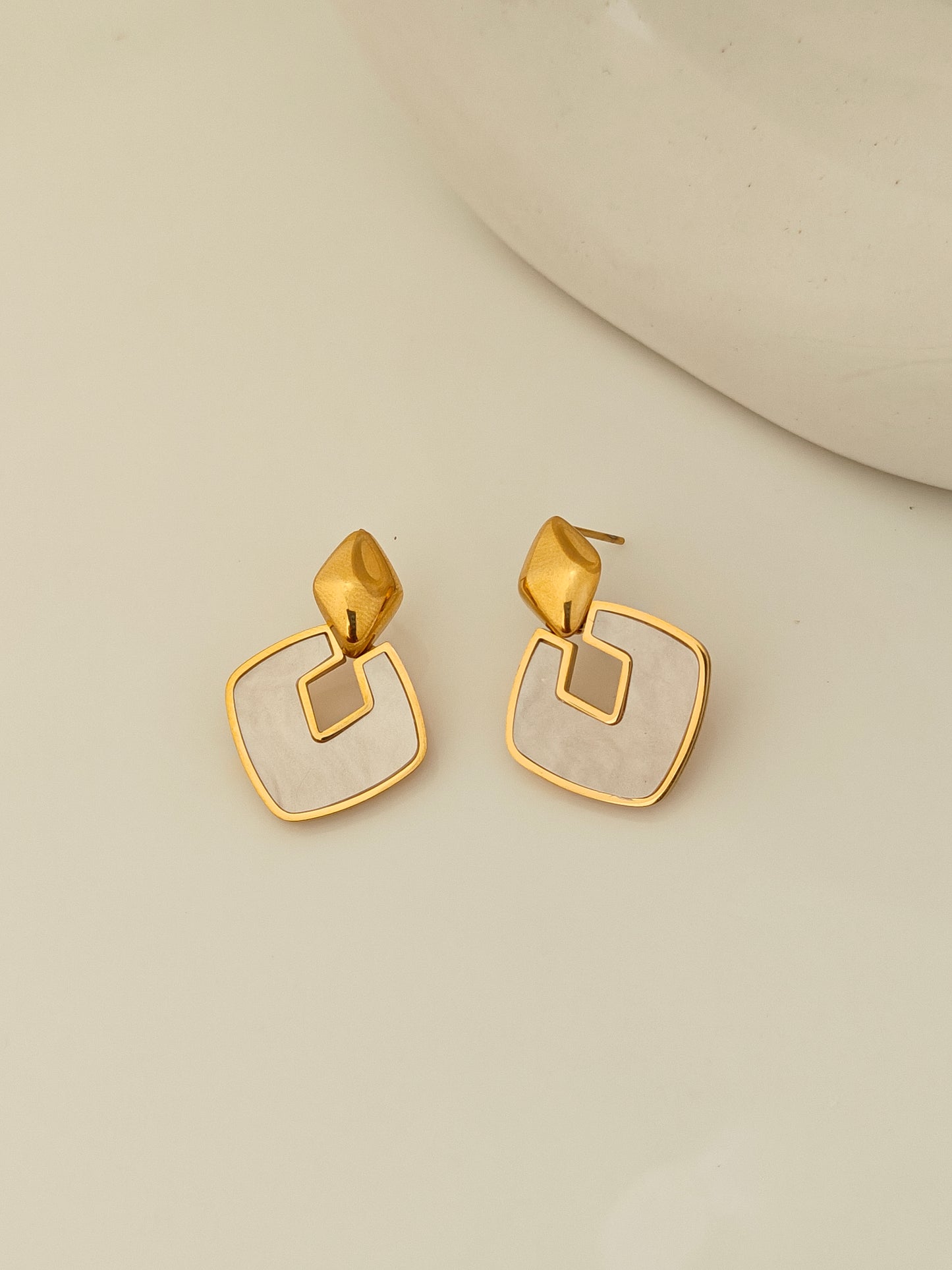 Creamy Diamond Stud