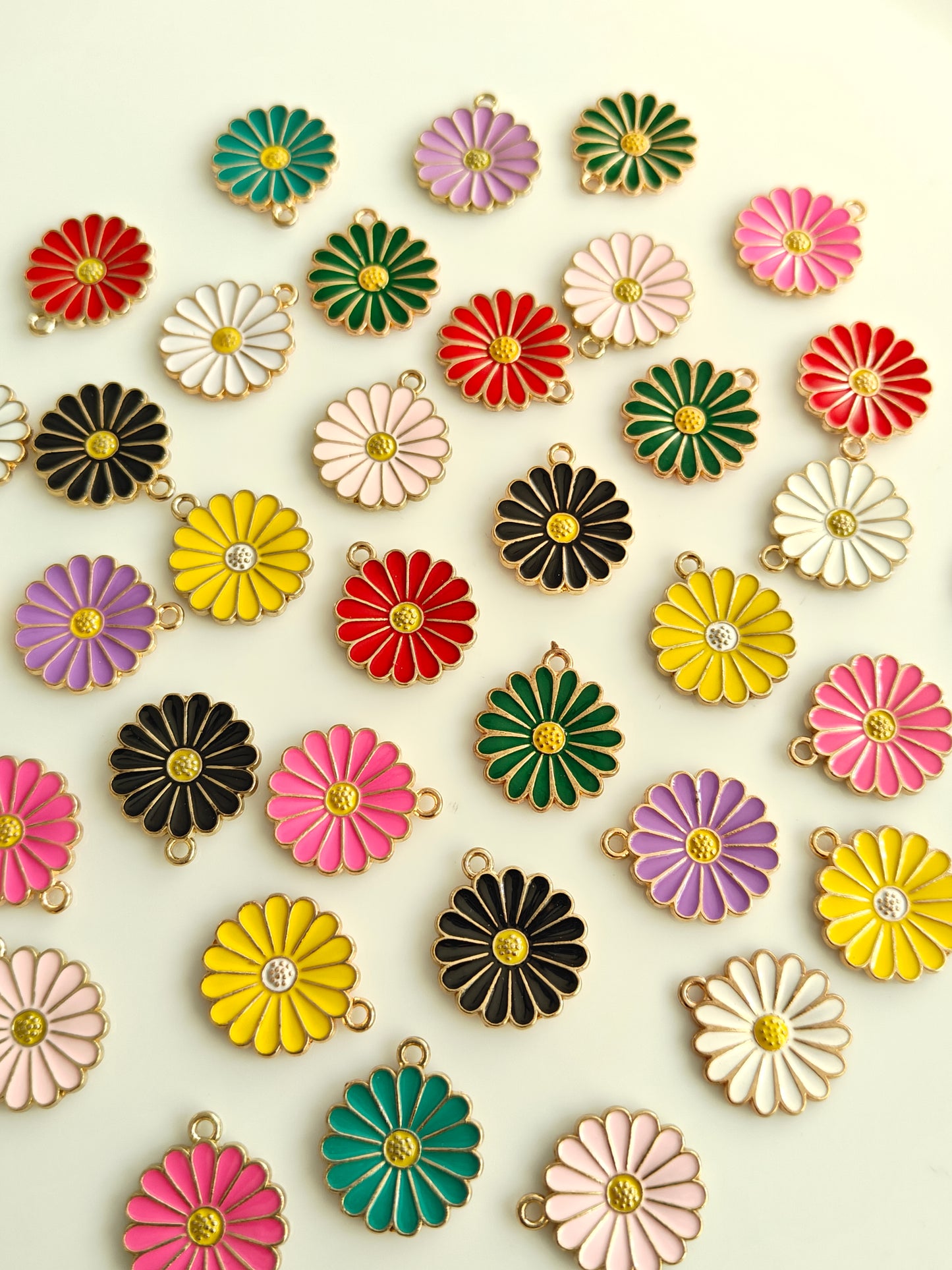 Daisy Enamel Charm - 1 Piece