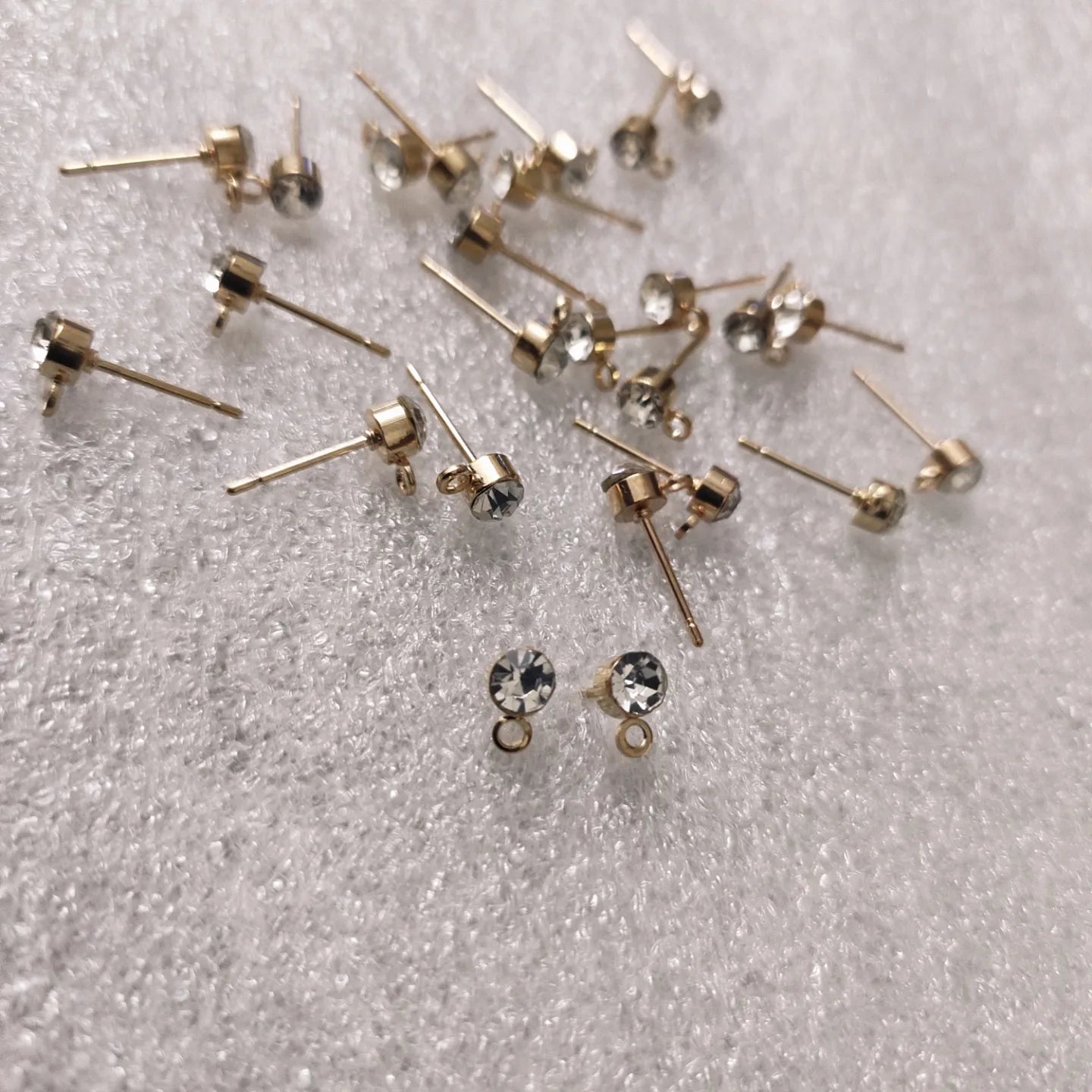 Rhinestone Stud - 1 Pair