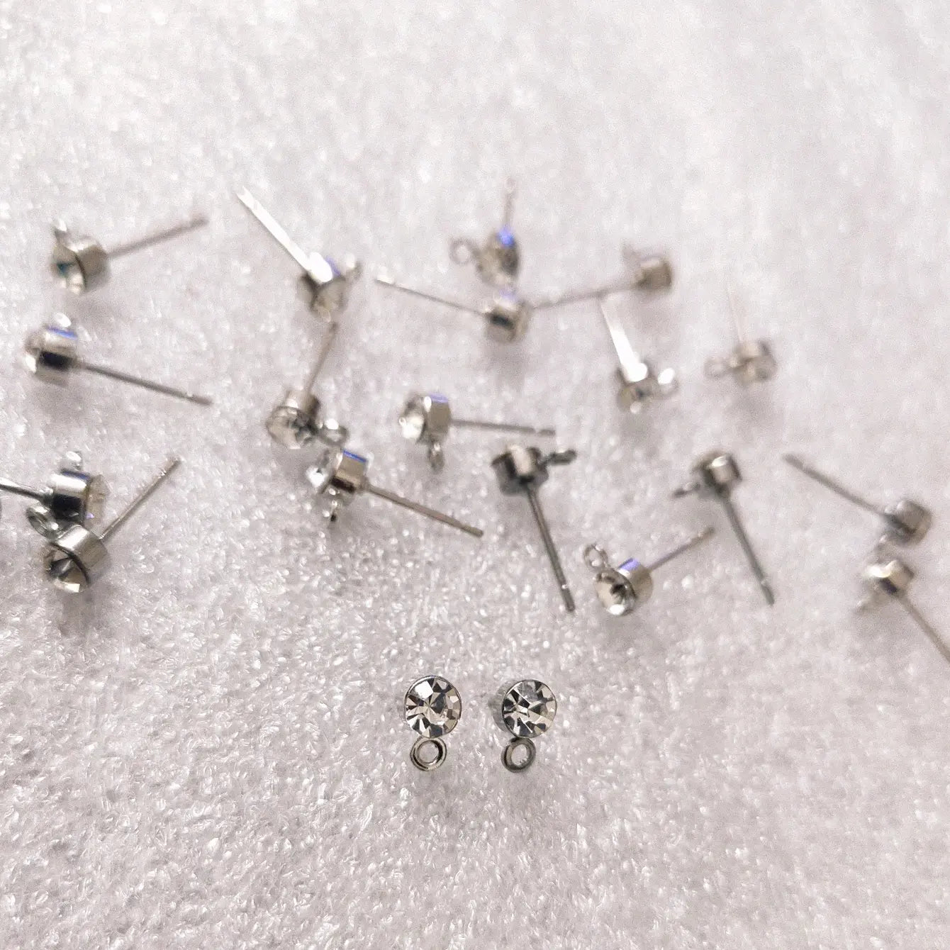 Rhinestone Stud - 1 Pair