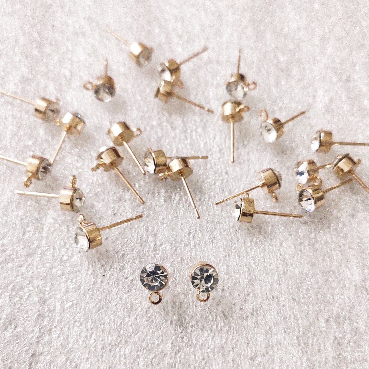 Rhinestone Stud - 1 Pair