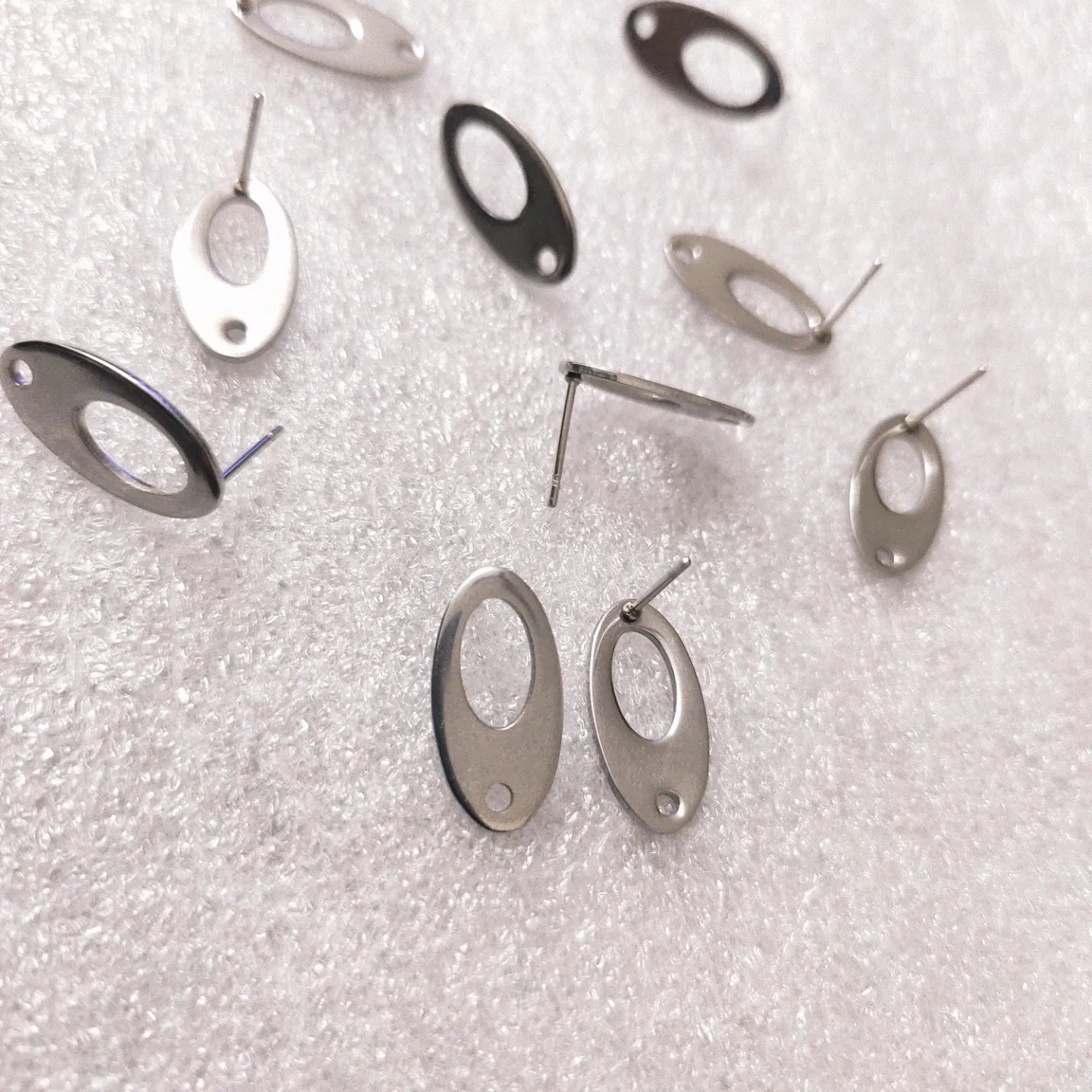 Oval Stud - 1 Pair