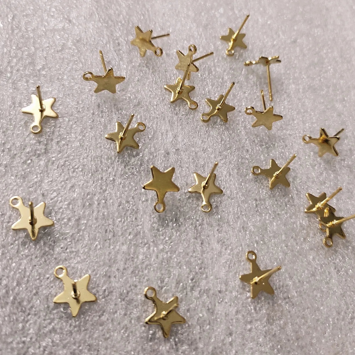 Star Studs - 1 Pair