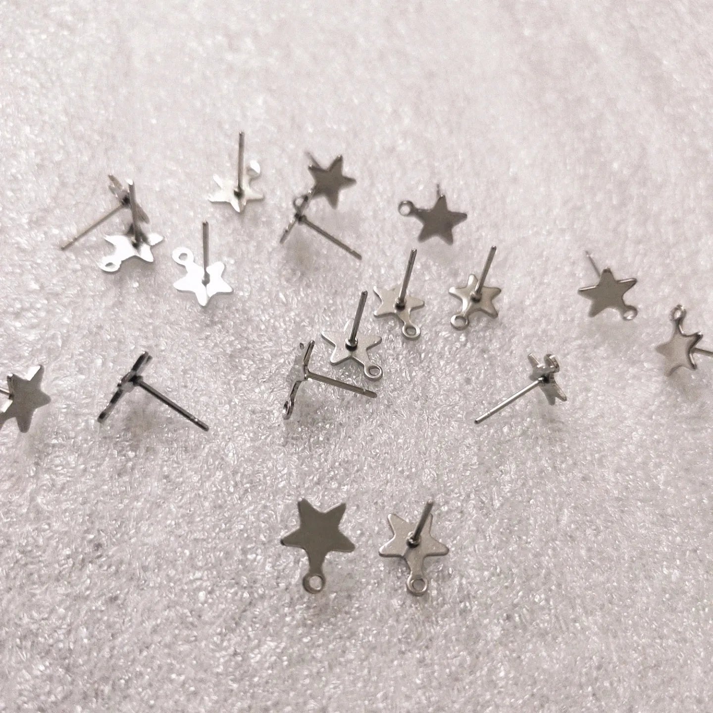 Star Studs - 1 Pair