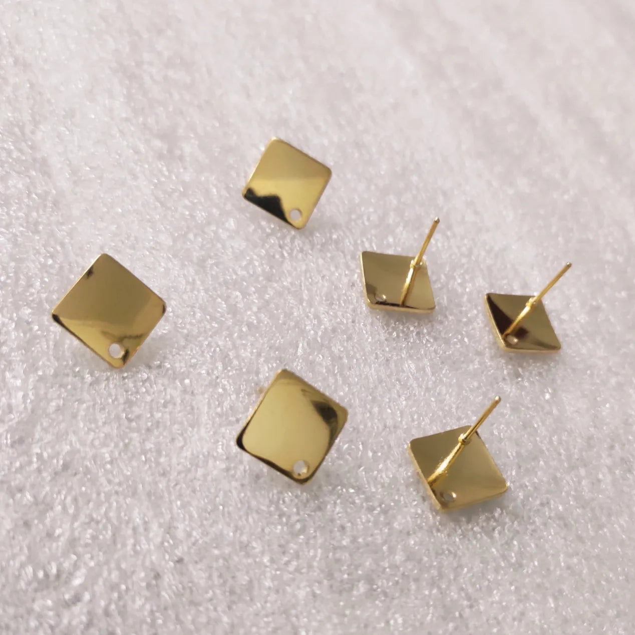 Square Studs - 1 Pair