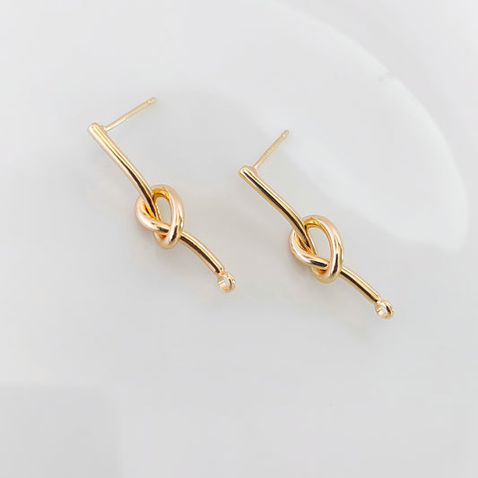 18K Gold Plated Knot Stud - 1 Pair