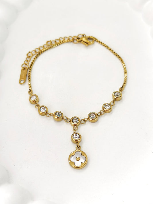 Creamy Flower Bracelet