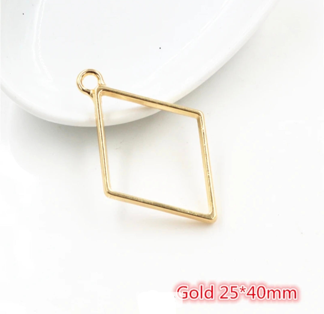 Open Bezel with Hole - Gold - 1 Piece