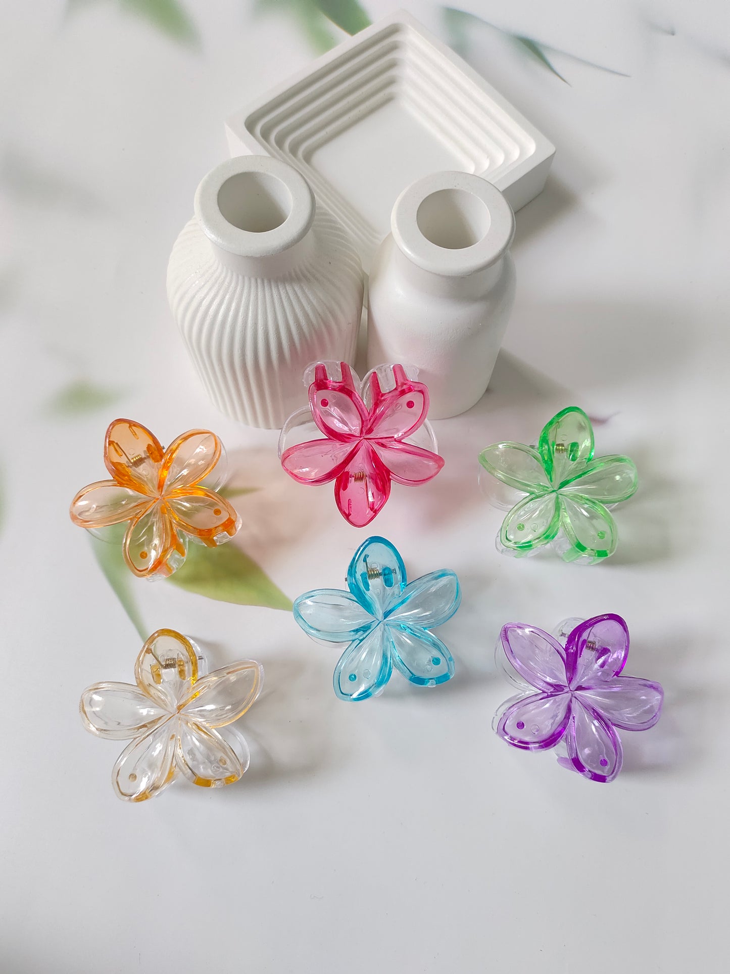 Transparent Daisy Claw - Mid Size