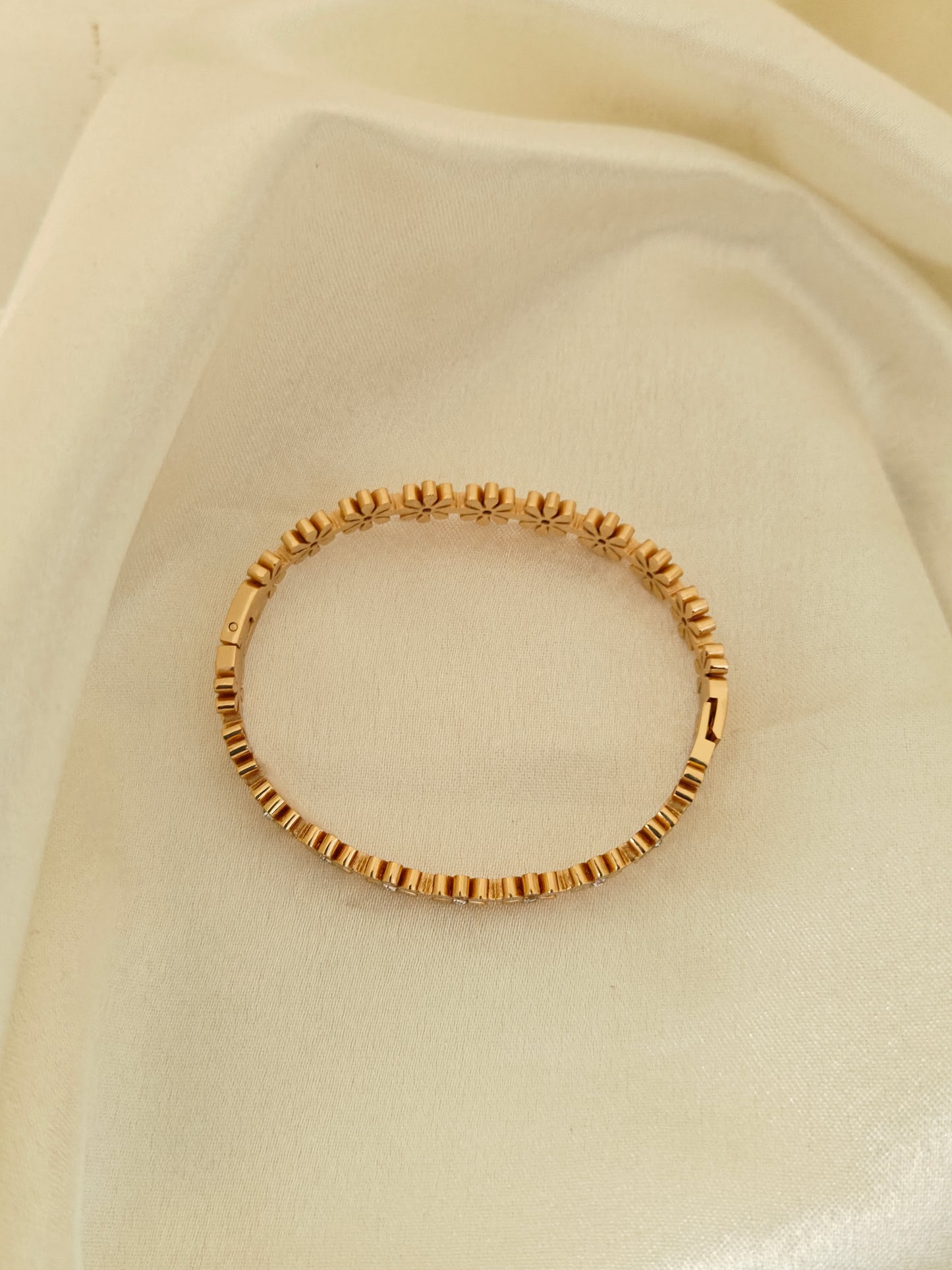 Daisy Zirconia Kada