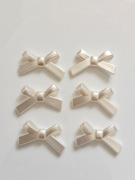 Pearl White Knot Bow Bead 20g