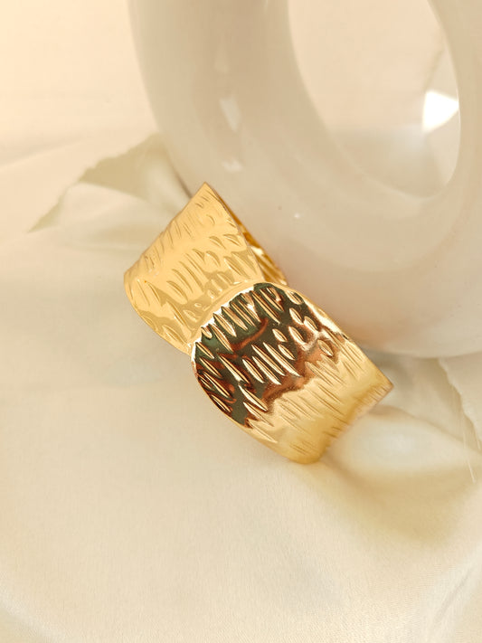 Zahra Swirl Cuff