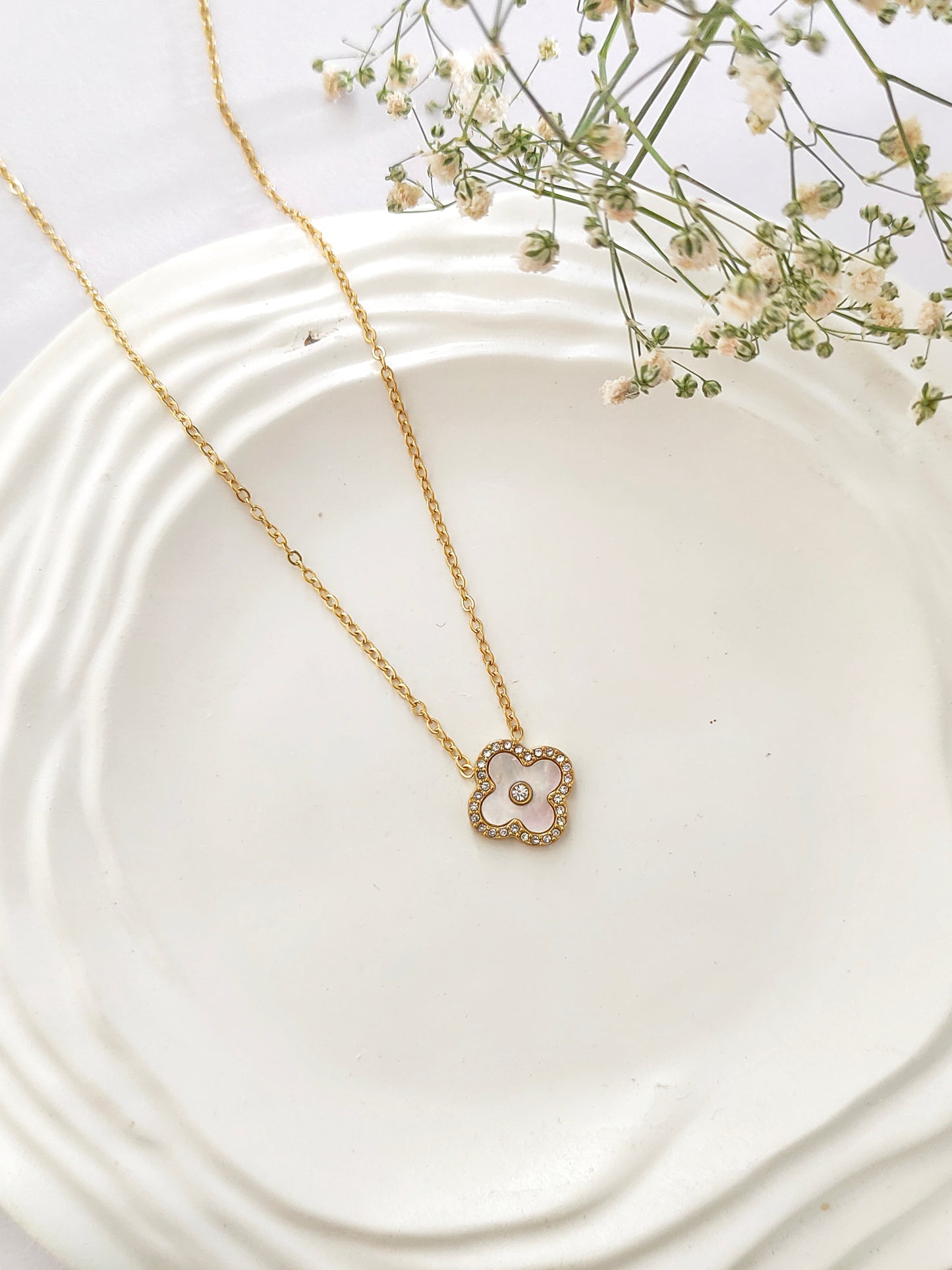 Milky Clover Necklace