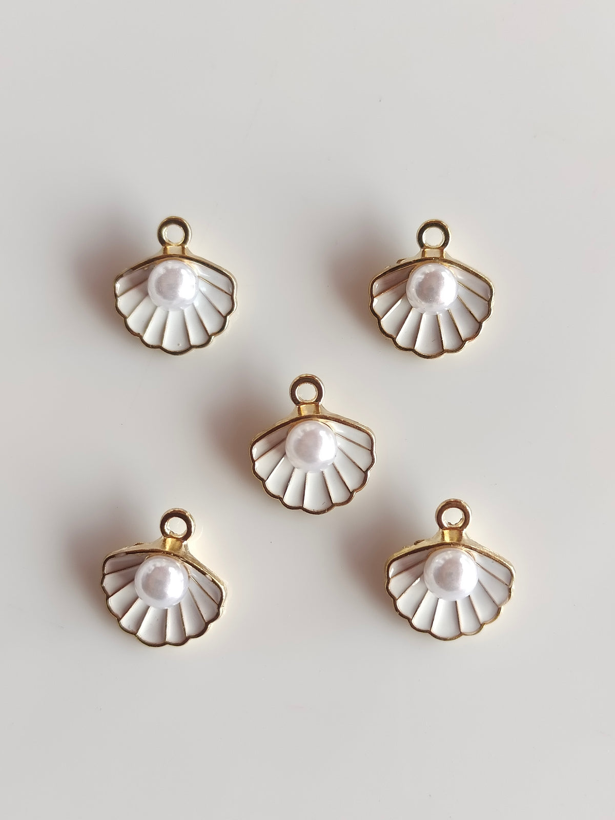 Shell Enamel 15mm Charm - 1 Piece