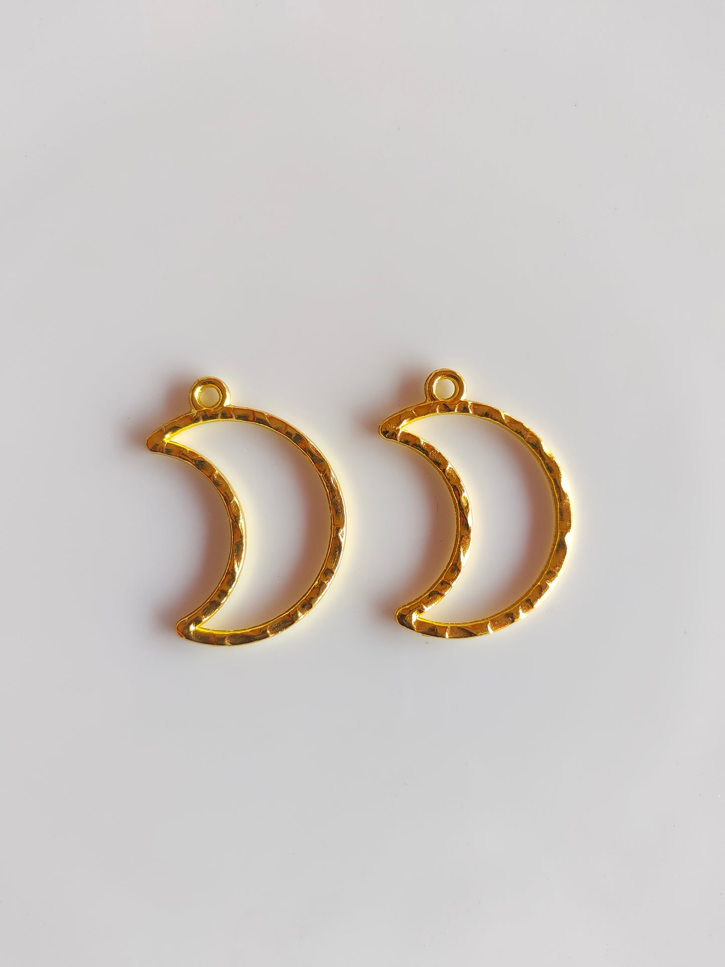 Gold Crescent Hammered Bezel - 1 Piece