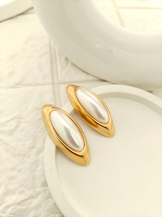 Oval Pearly Stud
