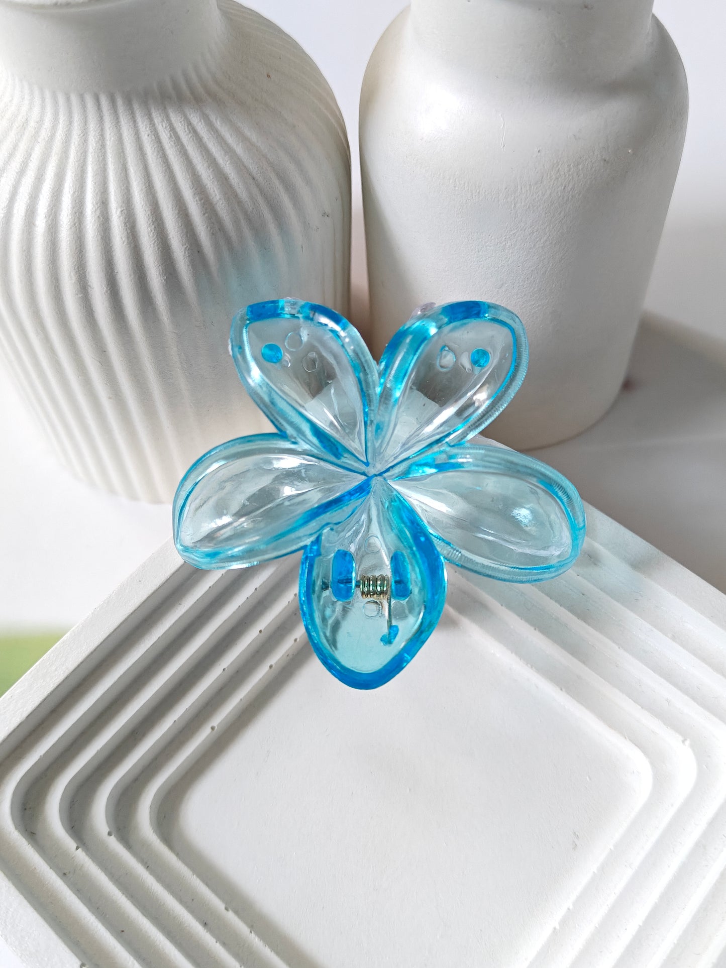 Transparent Daisy Claw - Mid Size