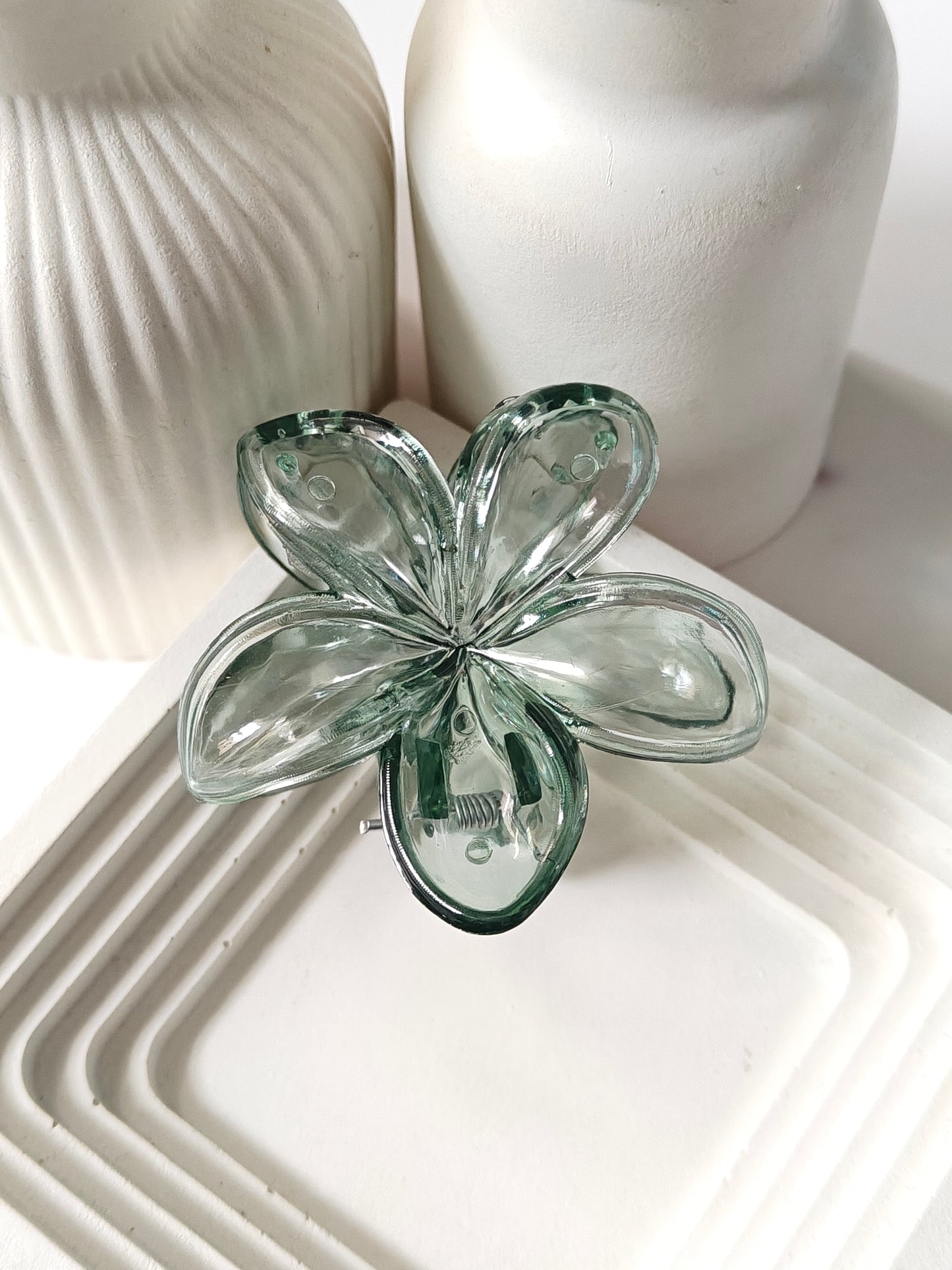 Transparent Daisy Claw - Mid Size