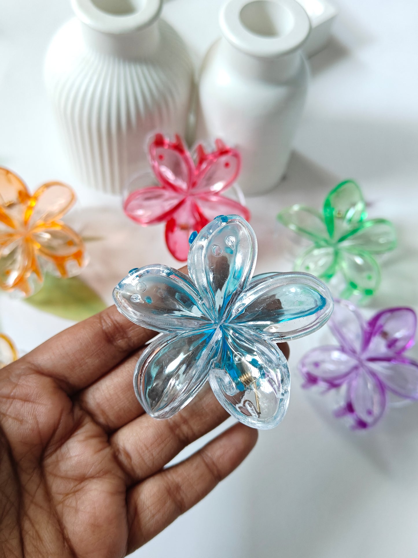 Transparent Daisy Claw - Mid Size