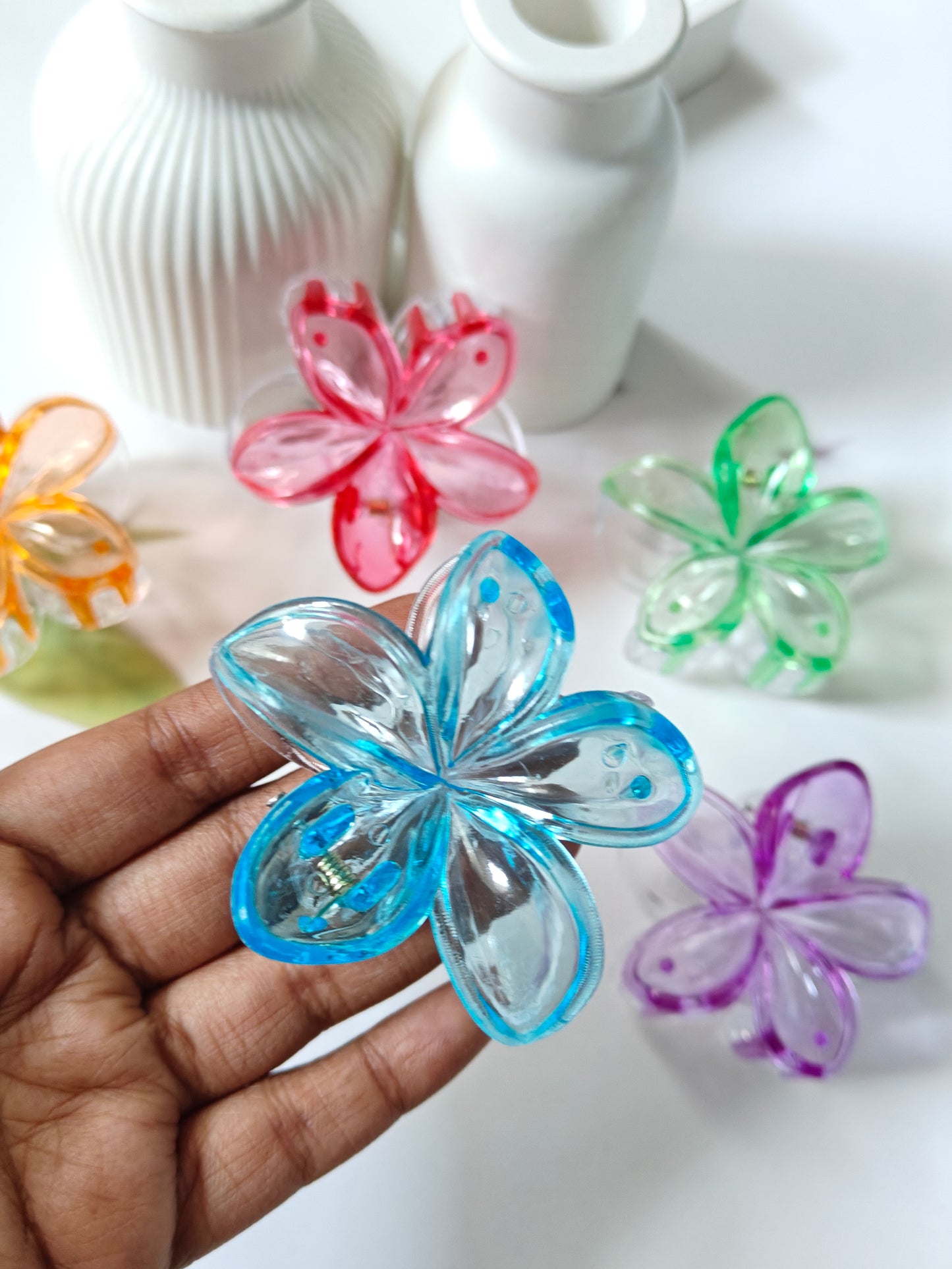 Transparent Daisy Claw - Mid Size