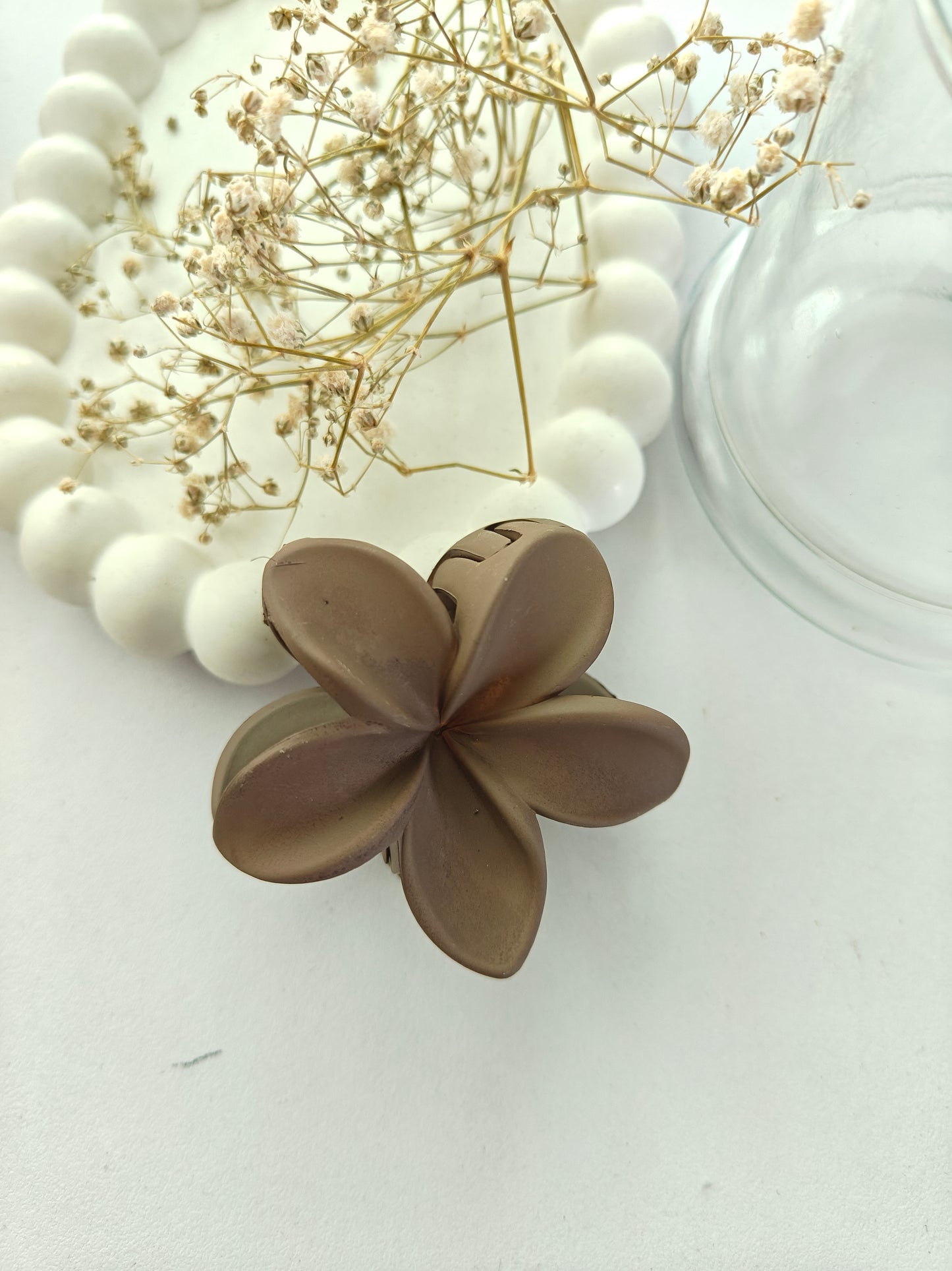 Matte Daisy Claw - Mid Size