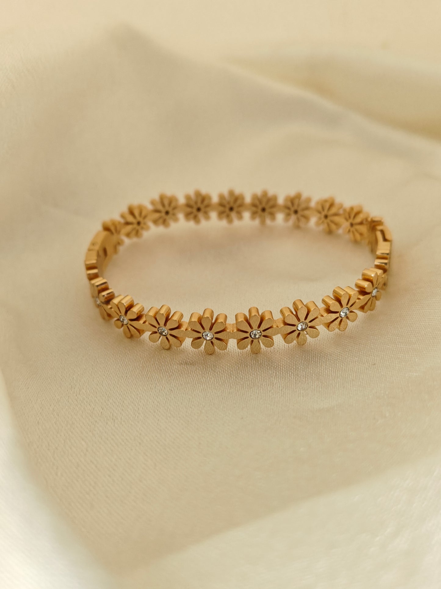 Daisy Zirconia Kada