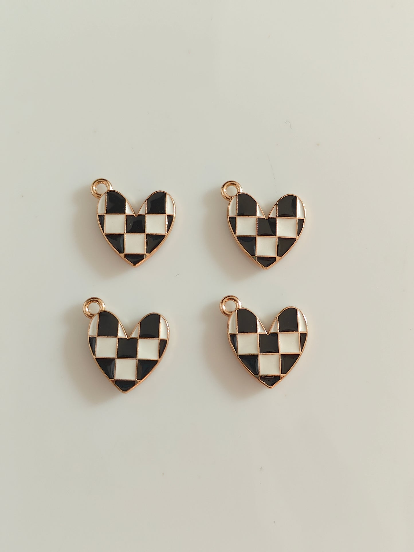 Checked Heart Charm - 1 Piece