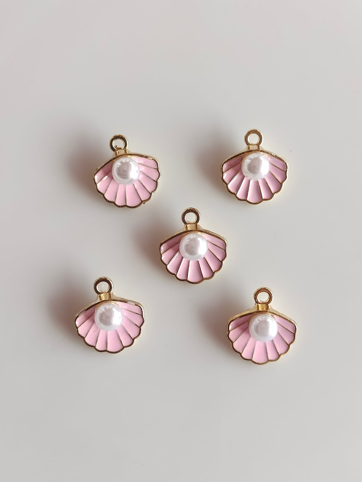 Shell Enamel 15mm Charm - 1 Piece