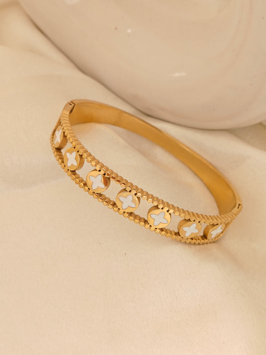 White Clovelle Kada