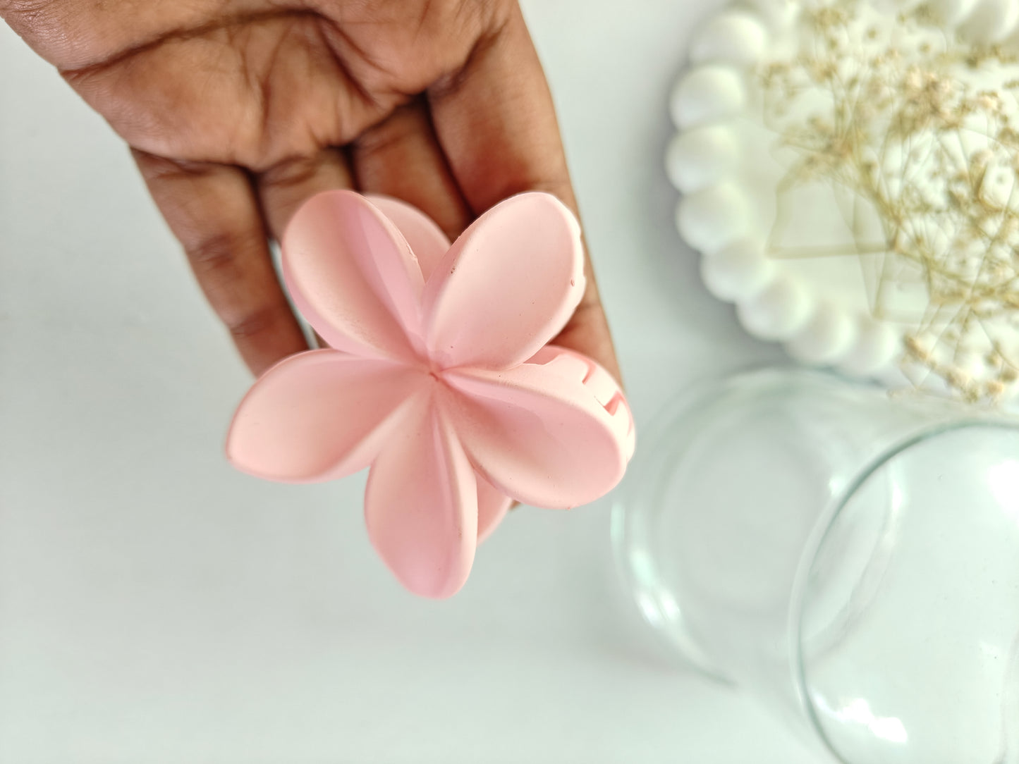 Pastel Daisy Claw - Mid Size