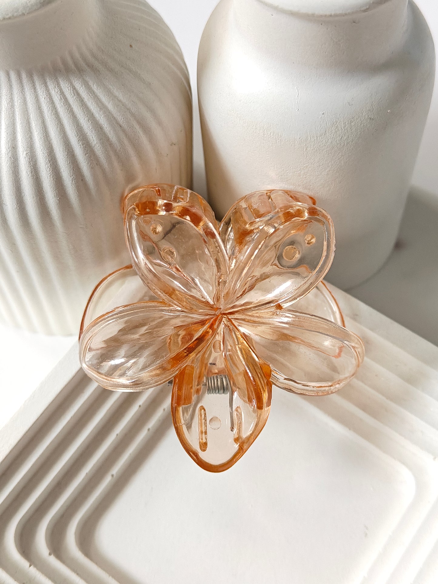 Transparent Daisy Claw - Mid Size