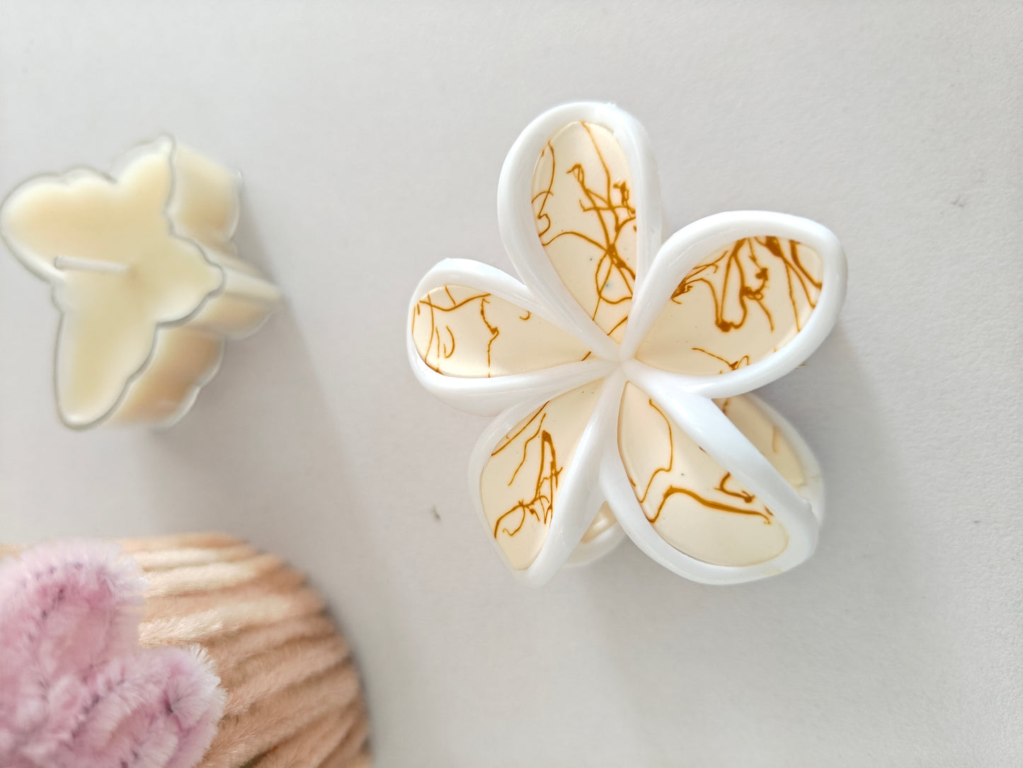 Marble Daisy Claw Clips - Mid Size