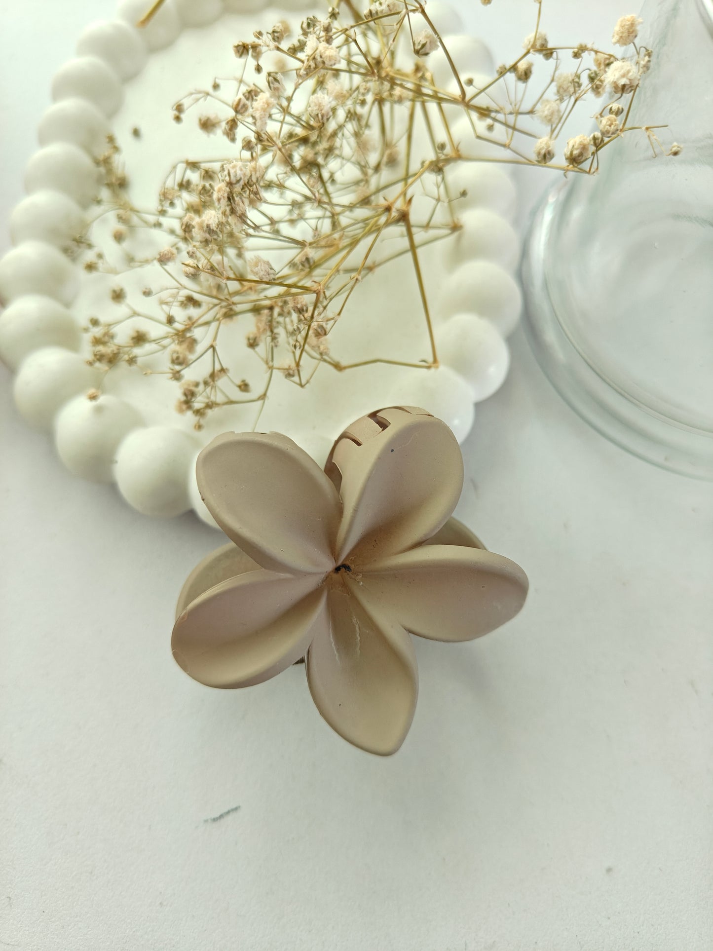 Matte Daisy Claw - Mid Size