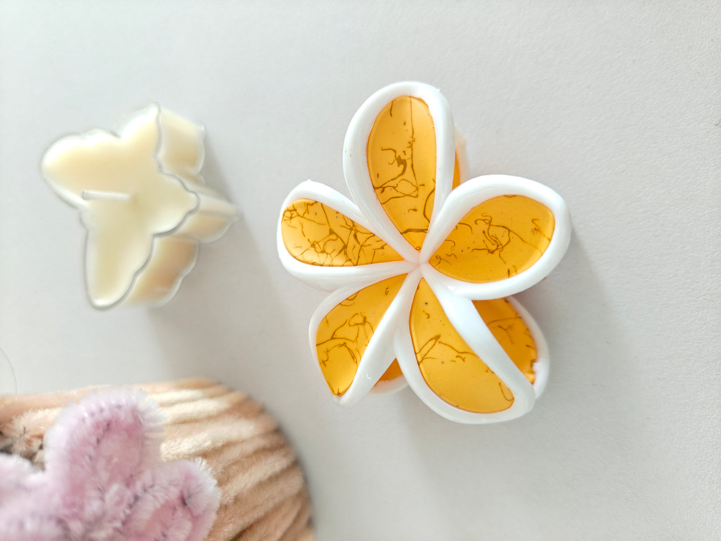 Marble Daisy Claw Clips - Mid Size